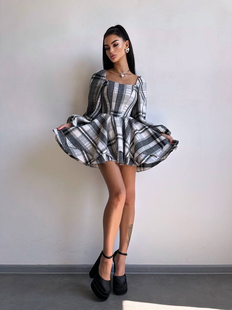 Корсетна сукня з подвійною спідницею та обʼємними рукавами у клітинку Корсетна сукня з подвійною спідницею та обʼємними рукавами у клітинку | PUSHKA SHOP