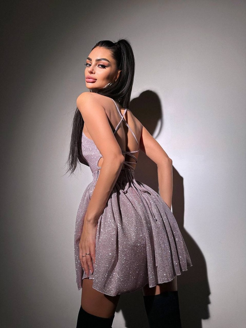 Блискуча сукня з пишною спідницею та шнурівкою на спинці Блискуча сукня з пишною спідницею та шнурівкою на спинці | PUSHKA SHOP