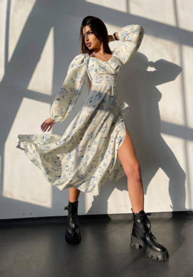 Квіткова сукня-міді з розрізом та об'ємними рукавами Квіткова сукня-міді з розрізом та об'ємними рукавами | PUSHKA SHOP