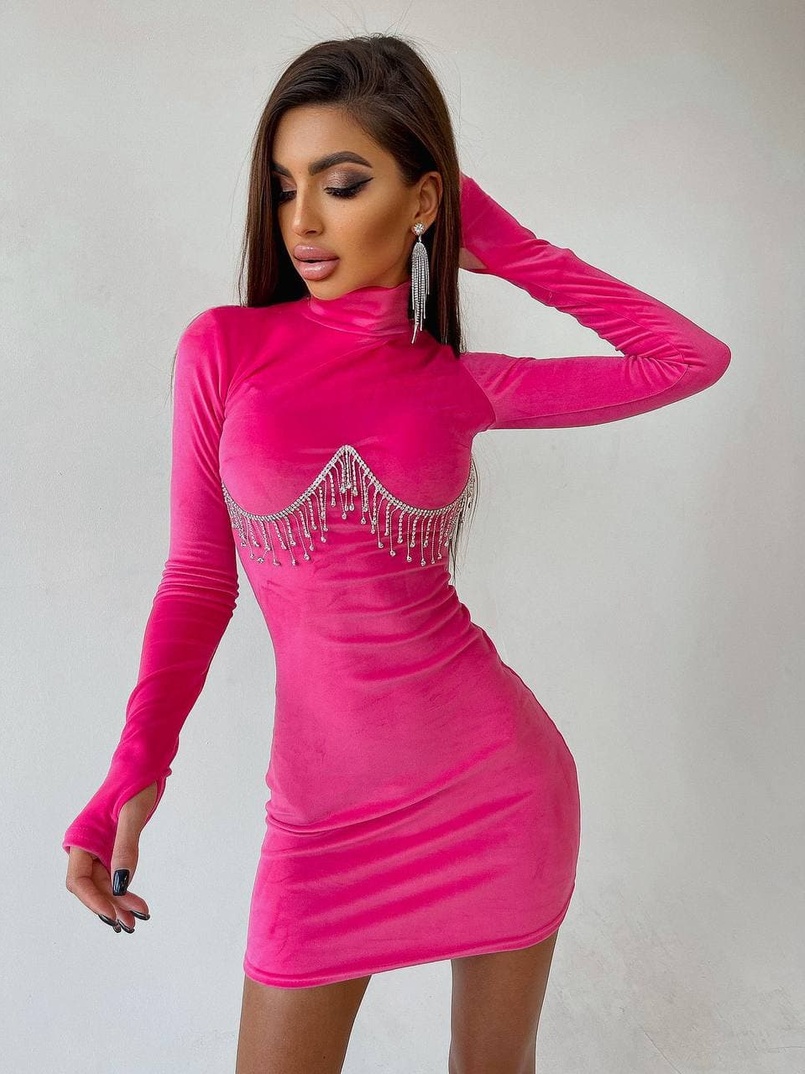 Оксамитова сукня з відкритою спинкою, декорована бахромою зі страз Оксамитова сукня з відкритою спинкою, декорована бахромою зі страз | PUSHKA SHOP