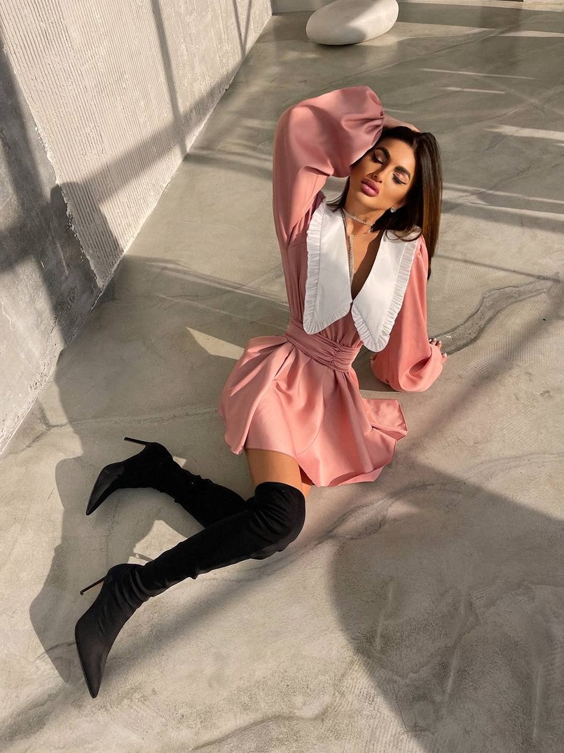 Сукня з коміром та об'ємними рукавами з широким поясом Сукня з коміром та об'ємними рукавами з широким поясом | PUSHKA SHOP