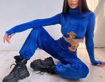 Велюровий костюм з ланцюжками: топ + джоггери Велюровий костюм з ланцюжками: топ + джоггери | PUSHKA SHOP