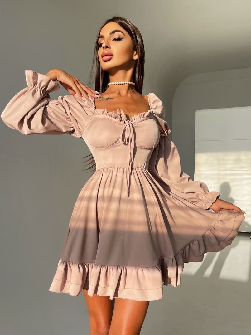 Платье с чашечками и пышной юбкой с оборками Платье с чашечками и пышной юбкой с оборками | PUSHKA SHOP