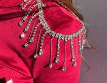 Оксамитова сукня з відкритою спинкою, декорована бахромою зі страз Оксамитова сукня з відкритою спинкою, декорована бахромою зі страз | PUSHKA SHOP