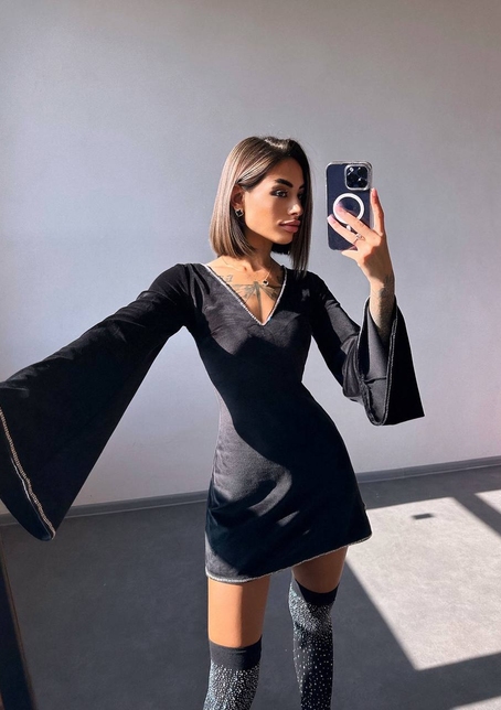 Оксамитова сукня,  декорована стразами з розкльошоними рукавами  | PUSHKA SHOP