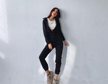 Черный стильный комбинезон декорированный молниями  Черный стильный комбинезон декорированный молниями  | PUSHKA SHOP