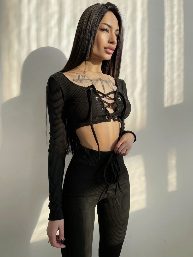 Трикотажный комплект: топ со шнуровкой + леггинсы Трикотажный комплект: топ со шнуровкой + леггинсы | PUSHKA SHOP