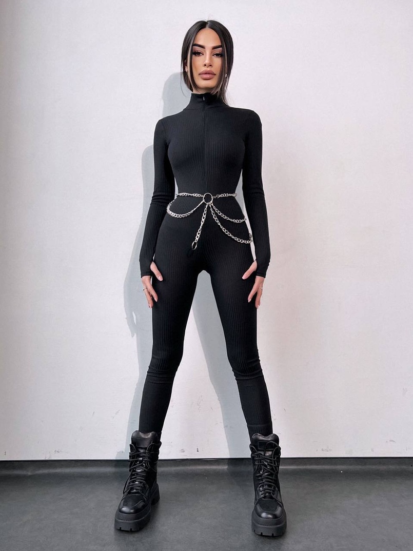 Облягаючий трикотажний комбінезон з поясом-ланцюжком Облягаючий трикотажний комбінезон з поясом-ланцюжком | PUSHKA SHOP