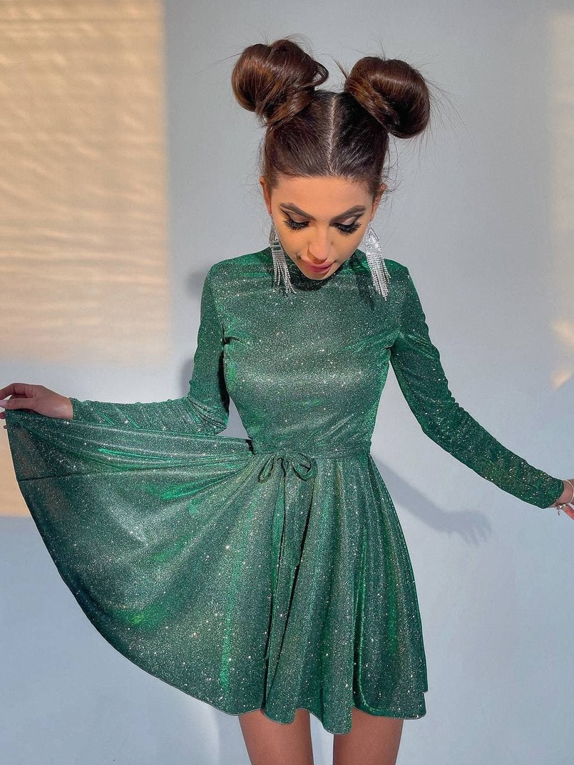 Блестящее платье с расклешенной юбкой и высоким воротом   | PUSHKA SHOP