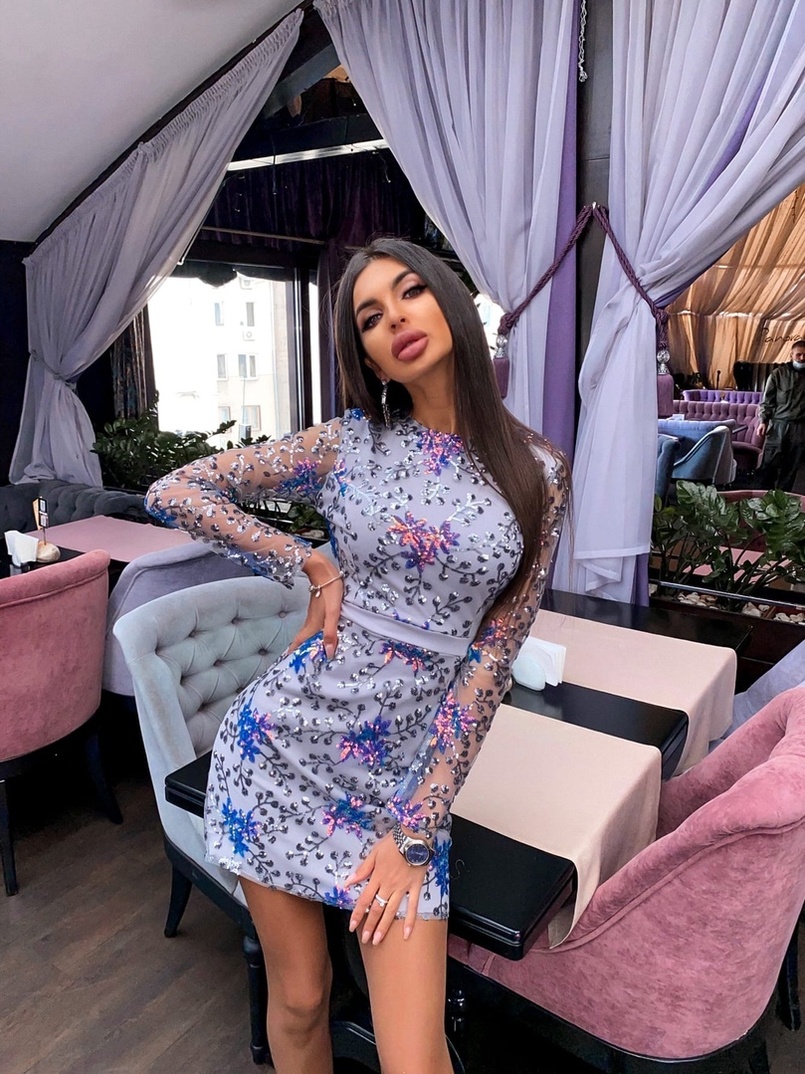 Коктейльное облегающее платье декорированное узором из пайеток Коктейльное облегающее платье декорированное узором из пайеток | PUSHKA SHOP