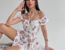 Платье с завязками на груди в цветочный принт Платье с завязками на груди в цветочный принт | PUSHKA SHOP