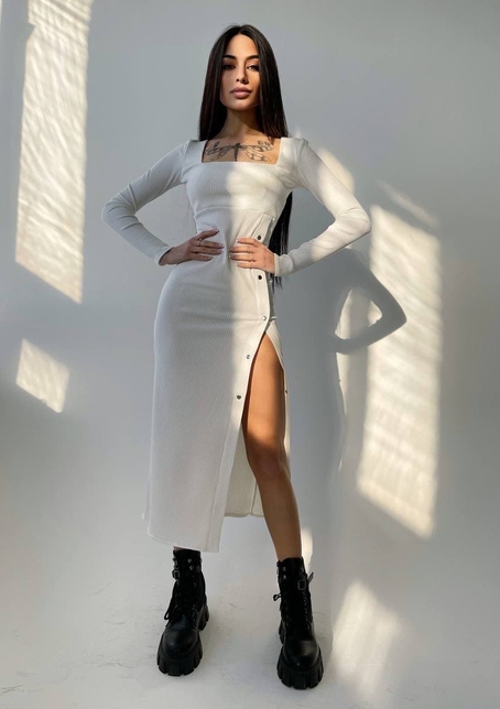 Трикотажное платье на кнопках с вырезом каре   | PUSHKA SHOP