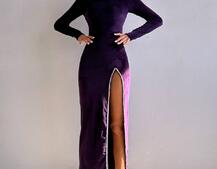 Оксамитова сукня з розрізом, декорована стразами. | PUSHKA SHOP