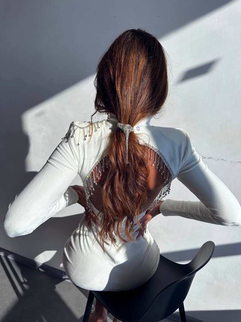 Оксамитова сукня з відкритою спинкою, декорована бахромою зі страз | PUSHKA SHOP