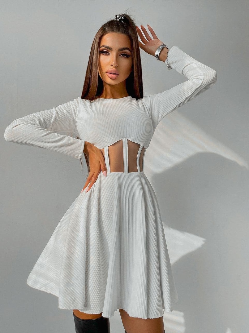 Приталенное платье с корсетной вставкой и пышной юбкой-солцем Приталенное платье с корсетной вставкой и пышной юбкой-солцем | PUSHKA SHOP