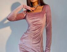 Бархатное платье по фигуре с разрезом Бархатное платье по фигуре с разрезом | PUSHKA SHOP