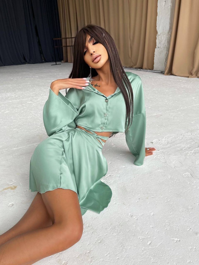 Шелковый комплект: укорочённая рубашка + юбка с запахом Шелковый комплект: укорочённая рубашка + юбка с запахом | PUSHKA SHOP