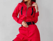 Костюм с брюками-карго декорированный застежками-фастекс Костюм с брюками-карго декорированный застежками-фастекс | PUSHKA SHOP