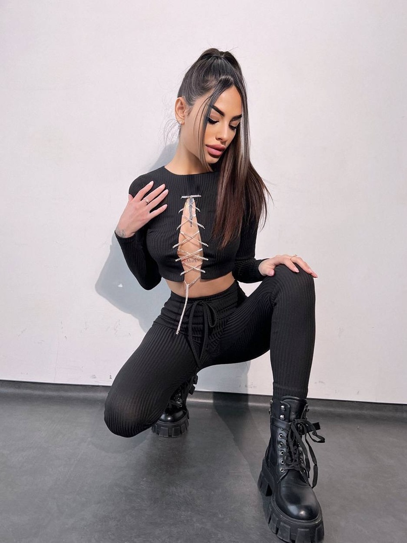 Костюм:  легінси та топ з шнурівкою зі страз | PUSHKA SHOP