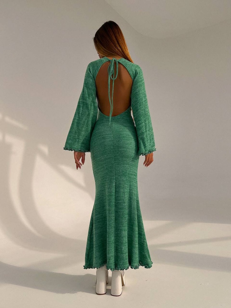 Трикотажна сукня максі з розкльошеними рукавами та відкритою спиною Трикотажна сукня максі з розкльошеними рукавами та відкритою спиною | PUSHKA SHOP