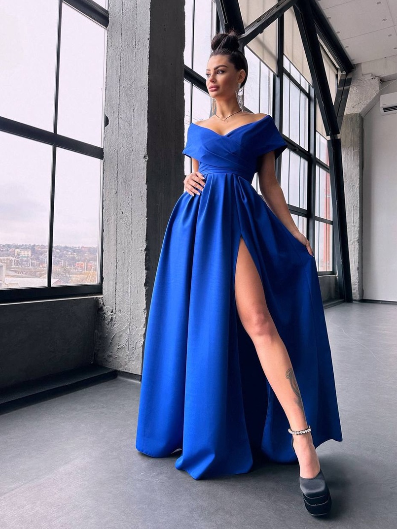 Сукня максі  з відкритими плечима та розрізом на спідниці | PUSHKA SHOP