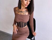 Трикотажний комплект: топ з елементами корсету та спідниця з розрізами  | PUSHKA SHOP