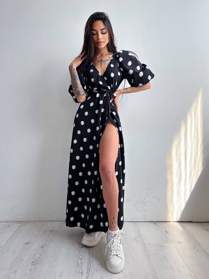 Платье миди в горох с запахом и объемными рукавами  Платье миди в горох с запахом и объемными рукавами  | PUSHKA SHOP