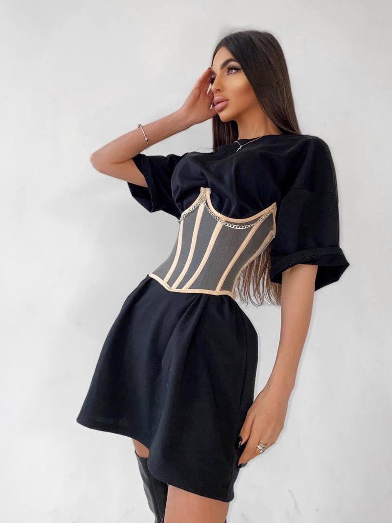 Удлиненная футболка с бельевым корсетом декорированным цепочками  Удлиненная футболка с бельевым корсетом декорированным цепочками  | PUSHKA SHOP