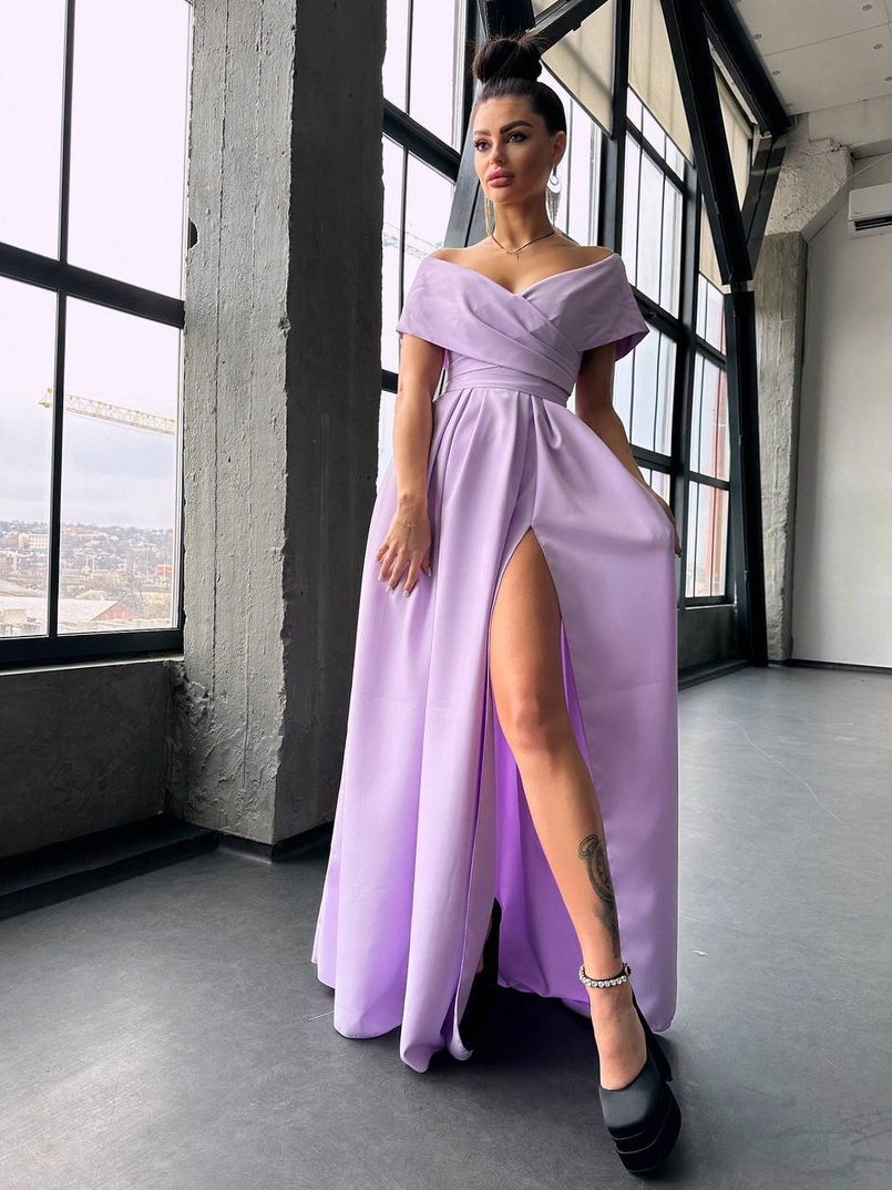 Сукня максі  з відкритими плечима та розрізом на спідниці Сукня максі  з відкритими плечима та розрізом на спідниці | PUSHKA SHOP