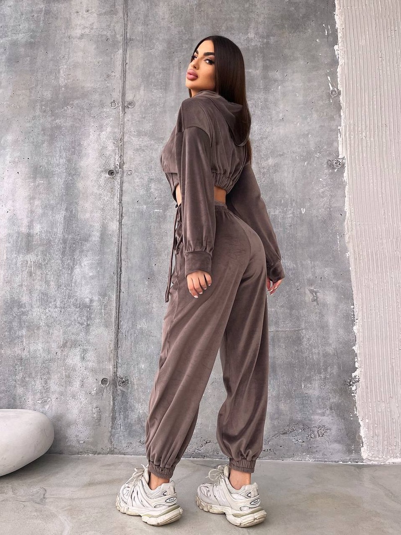 Велюровий комплект: кофта з корсетними елементами + джогери з імітацією трусиків Велюровий комплект: кофта з корсетними елементами + джогери з імітацією трусиків | PUSHKA SHOP