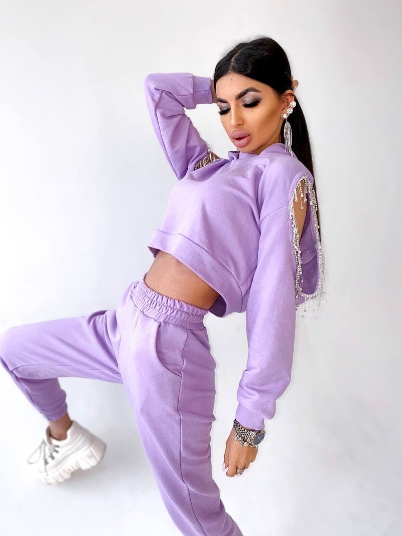 Костюм из качественной турецкой трехнитки, декорированный бахромой со стразами Костюм из качественной турецкой трехнитки, декорированный бахромой со стразами | PUSHKA SHOP