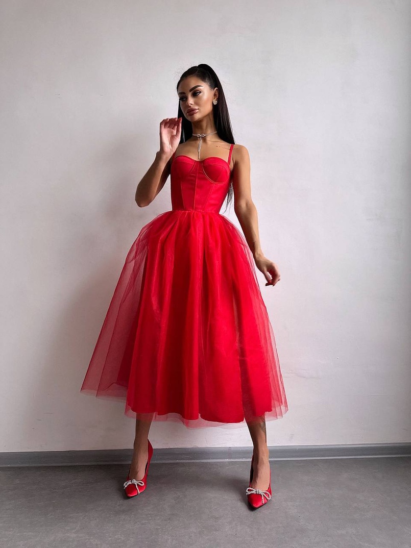 Сукня міді із чашечками з пишною спідницею Сукня міді із чашечками з пишною спідницею | PUSHKA SHOP