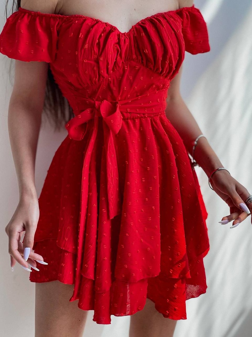 Платье со сборкой на груди и пышной юбкой Платье со сборкой на груди и пышной юбкой | PUSHKA SHOP