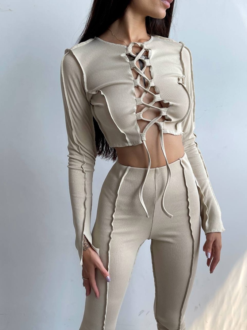 Комплект: топ зі шнурівкою на грудях + легінси | PUSHKA SHOP