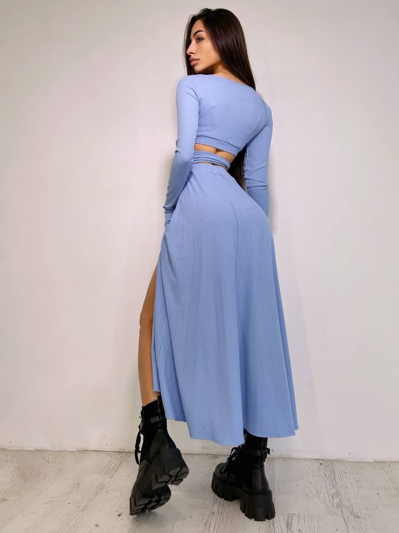 Трикотажный комплект: юбка миди с разрезом + топ с завязками на талии Трикотажный комплект: юбка миди с разрезом + топ с завязками на талии | PUSHKA SHOP