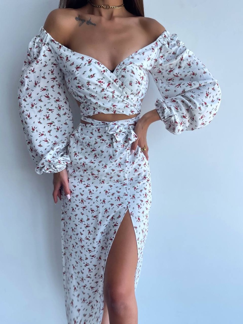 Квітковий комплект: топ із зав'язками на талії + спідниця міді з розрізом Квітковий комплект: топ із зав'язками на талії + спідниця міді з розрізом | PUSHKA SHOP