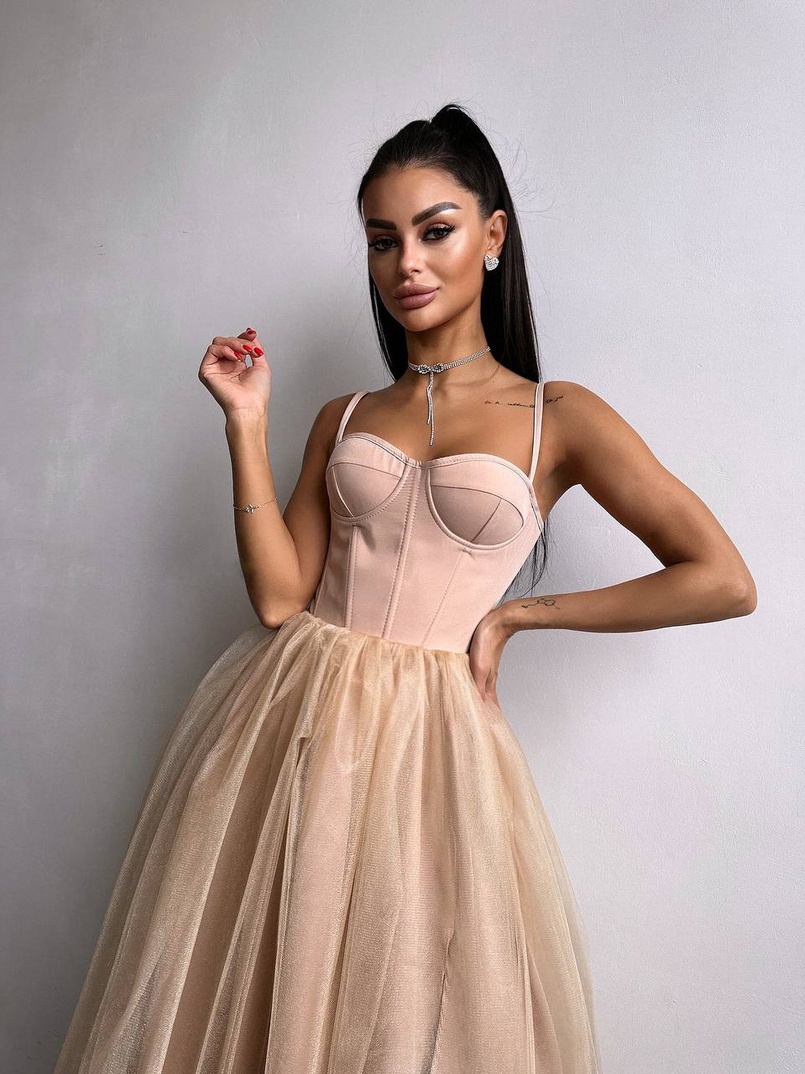 Сукня міді із чашечками з пишною спідницею Сукня міді із чашечками з пишною спідницею | PUSHKA SHOP