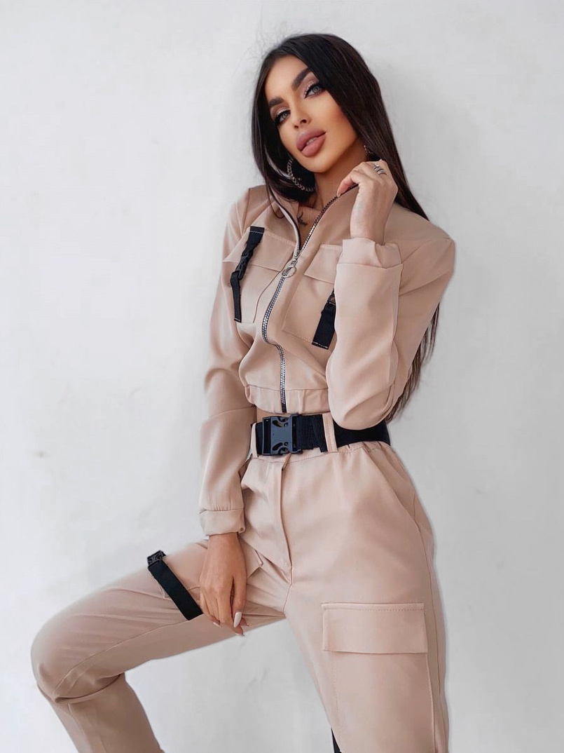 Костюм с брюками-карго декорированный застежками-фастекс Костюм с брюками-карго декорированный застежками-фастекс | PUSHKA SHOP