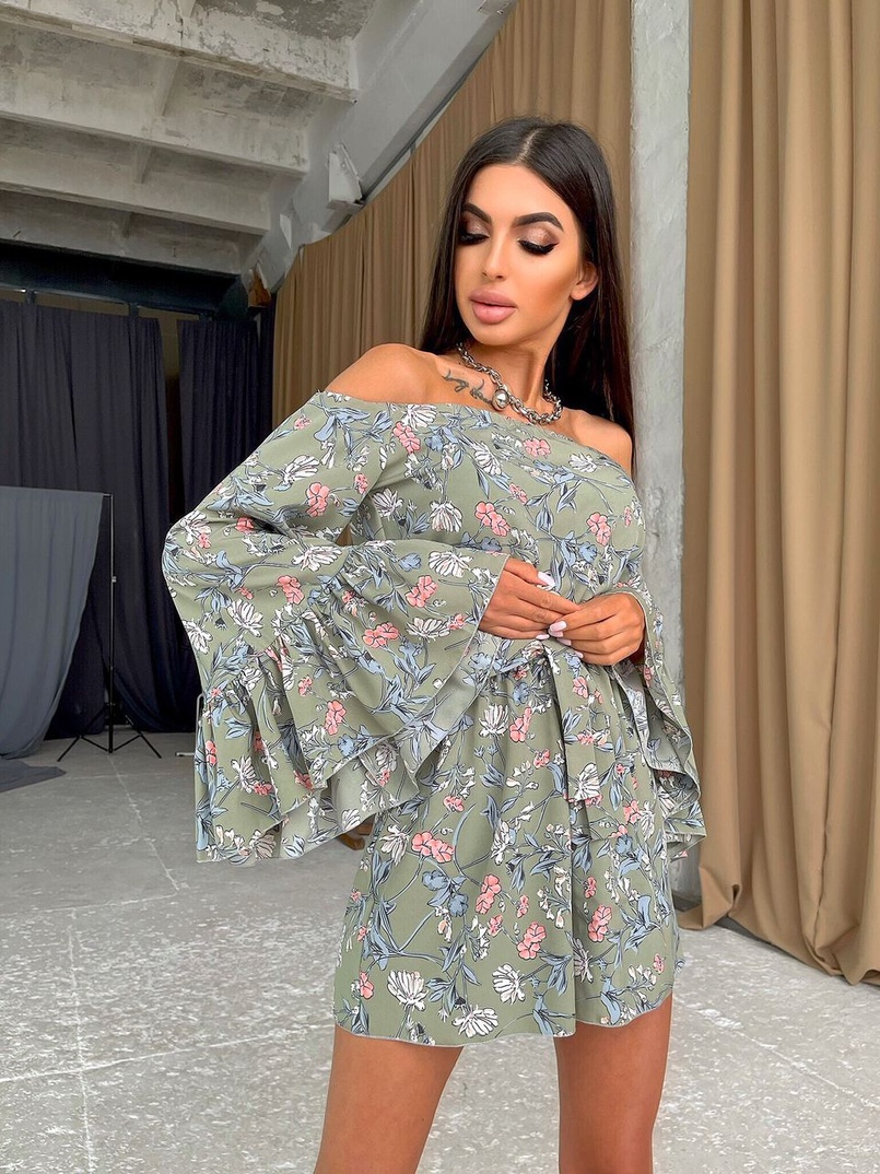Цветочный ромпер с расклешенными рукавами Цветочный ромпер с расклешенными рукавами | PUSHKA SHOP
