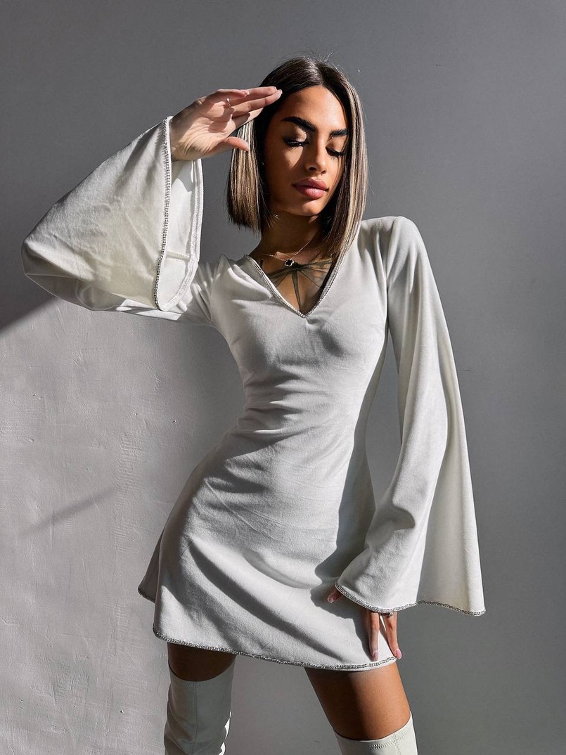 Оксамитова сукня,  декорована стразами з розкльошоними рукавами  Оксамитова сукня,  декорована стразами з розкльошоними рукавами  | PUSHKA SHOP