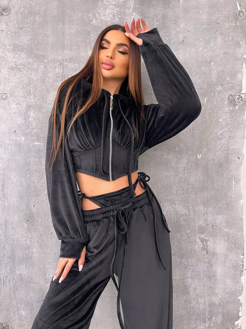 Велюровий комплект: кофта з корсетними елементами + джогери з імітацією трусиків Велюровий комплект: кофта з корсетними елементами + джогери з імітацією трусиків | PUSHKA SHOP