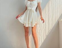 Платье со сборкой на груди и пышной юбкой Платье со сборкой на груди и пышной юбкой | PUSHKA SHOP