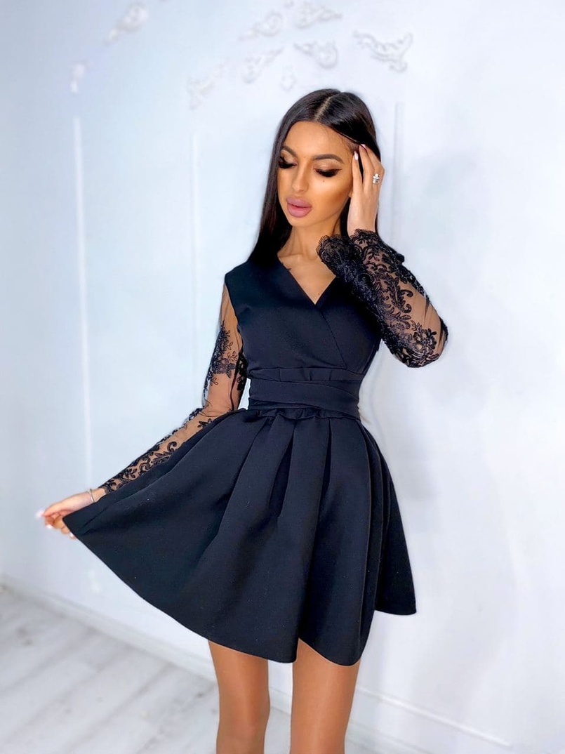 Милое платье с расклешенными кружевными рукавами Милое платье с расклешенными кружевными рукавами | PUSHKA SHOP