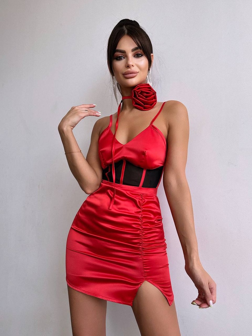 Сукня - міні з драпіруванням та трояндою-чокером Сукня - міні з драпіруванням та трояндою-чокером | PUSHKA SHOP