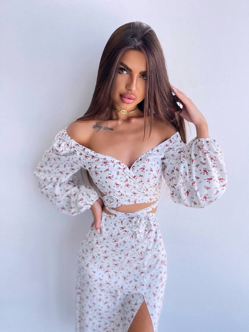 Квітковий комплект: топ із зав'язками на талії + спідниця міді з розрізом Квітковий комплект: топ із зав'язками на талії + спідниця міді з розрізом | PUSHKA SHOP