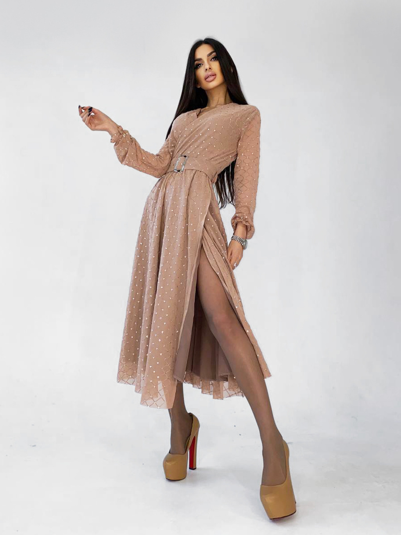 Платье миди с запахом на груди и разрезом на юбке Платье миди с запахом на груди и разрезом на юбке | PUSHKA SHOP