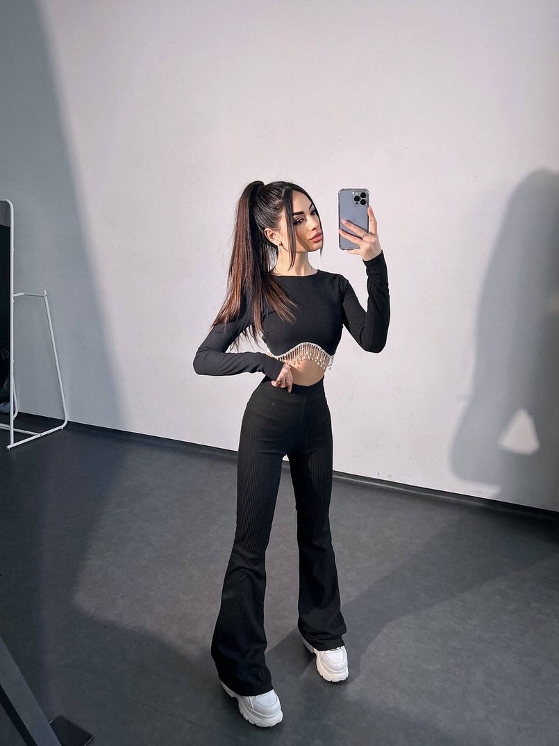 Комплект : штани кльош і топ , декорований бахромою зі страз Ручна робота Комплект : штани кльош і топ , декорований бахромою зі страз Ручна робота | PUSHKA SHOP