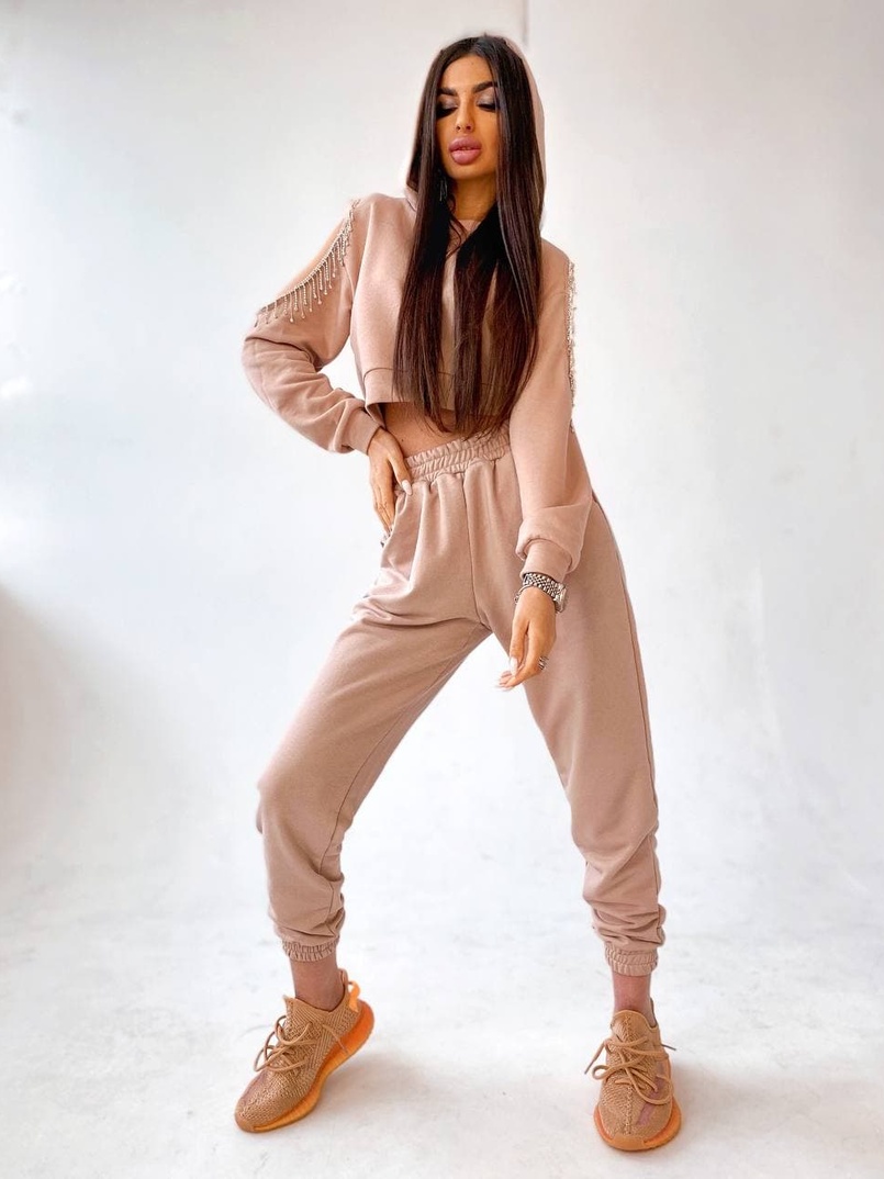 Костюм из качественной турецкой трехнитки, декорированный бахромой со стразами Костюм из качественной турецкой трехнитки, декорированный бахромой со стразами | PUSHKA SHOP