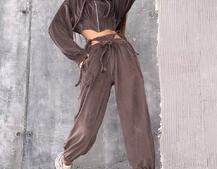 Велюровий комплект: кофта з корсетними елементами + джогери з імітацією трусиків Велюровий комплект: кофта з корсетними елементами + джогери з імітацією трусиків | PUSHKA SHOP