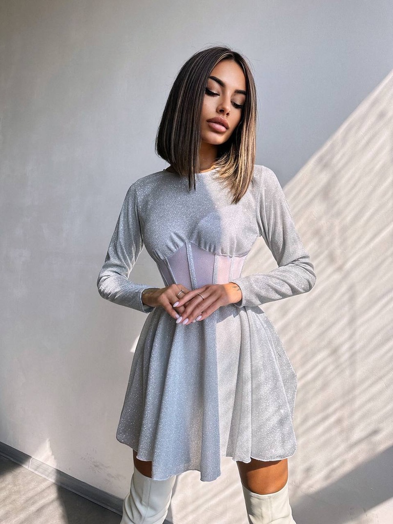 Приталена блискуча сукня з корсетною вставкою та пишною спідницею-сонцем Приталена блискуча сукня з корсетною вставкою та пишною спідницею-сонцем | PUSHKA SHOP